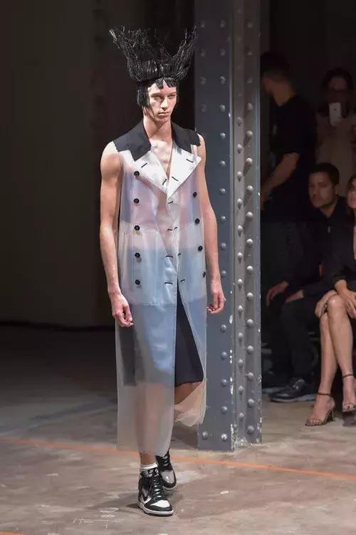 耐克大战侃爷领衔的阿迪，老爹鞋你选哪一双？