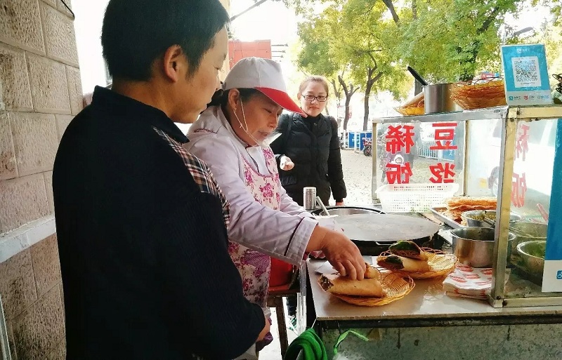 小吃创业有哪些好项目,一人投资小本小吃创业项目见效