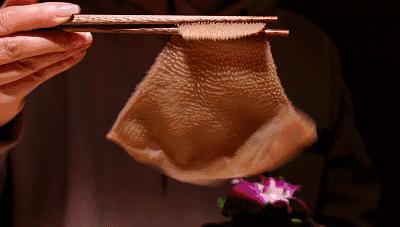 这家店老板说啦，毛肚不好吃就退货，你准备去退货吗？