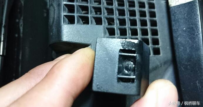 挡风玻璃喷水嘴怎么调整,如何调节前挡风玻璃喷水嘴高度