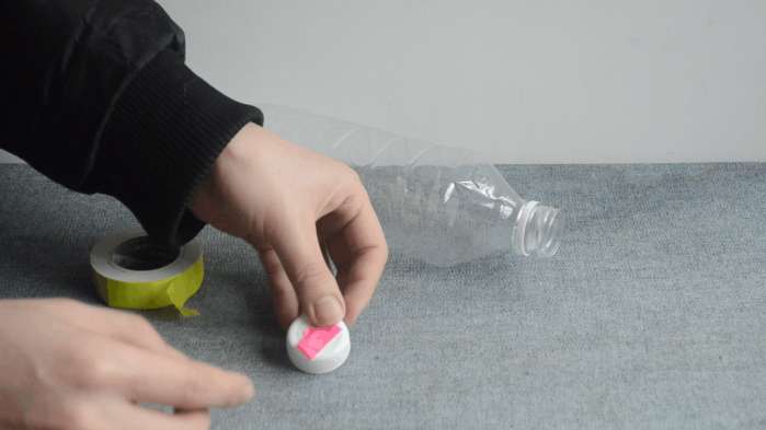 怎么给塑料瓶子底部打洞,塑料瓶改造实用工具