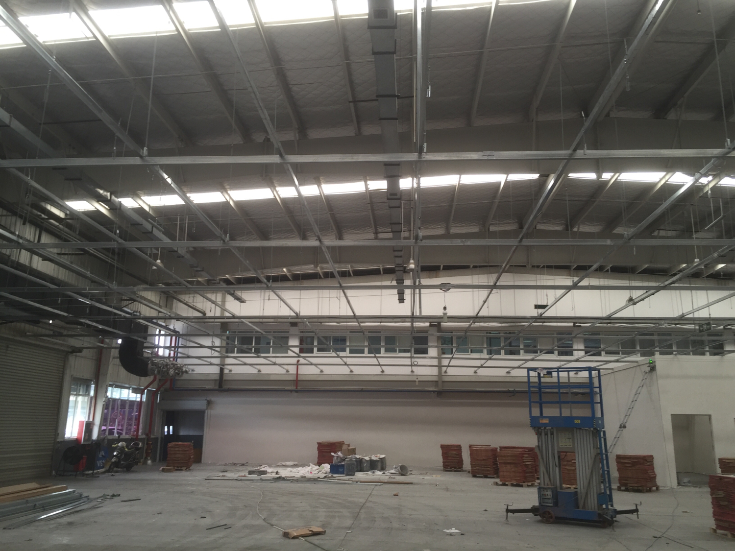 轻钢龙骨吊顶200平多久能吊好,一平米的轻钢龙骨吊顶要多少配件