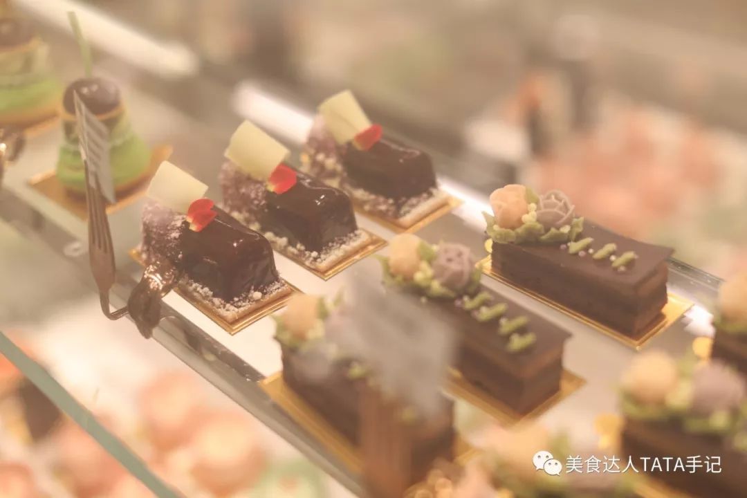 一不留神就掉进坑里,一不留神就会掉进一个大坑