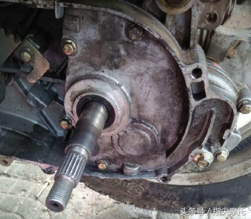 踏板车尾牙漏油影响大吗,踏板车牙箱漏油有响声