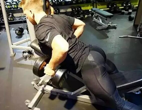 男生屁股翘是种什么体验？锻炼这五个动作一定对你有用！