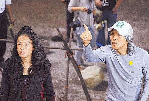 周星驰为啥头发全白了,周星驰头发为什么会白了