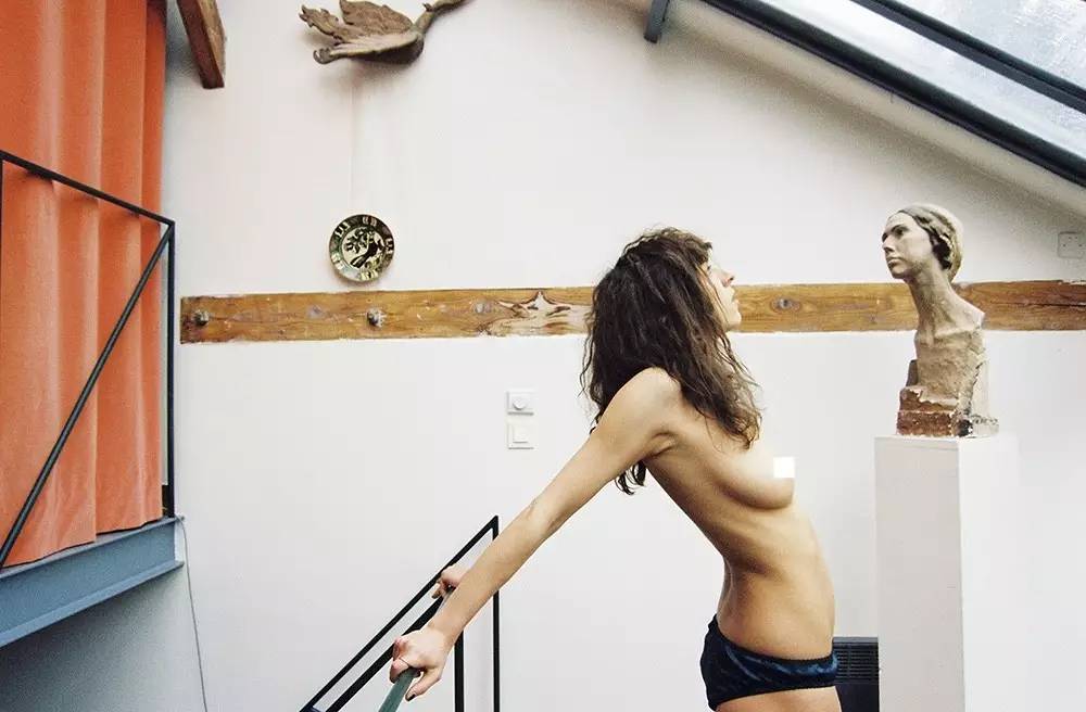 权志龙巴黎陈冠希,权志龙与朋友私下聚餐