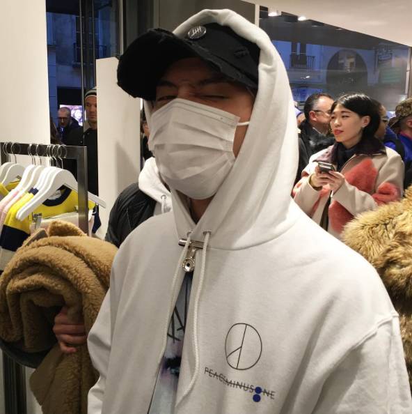 权志龙巴黎陈冠希,权志龙与朋友私下聚餐