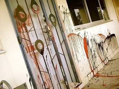 新加坡大耳窿雇马来人跑腿，涂鸦遍全岛