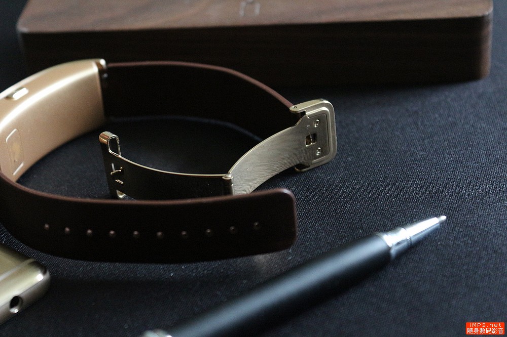 华为手环b3值得买吗,华为手环b3功能及价格