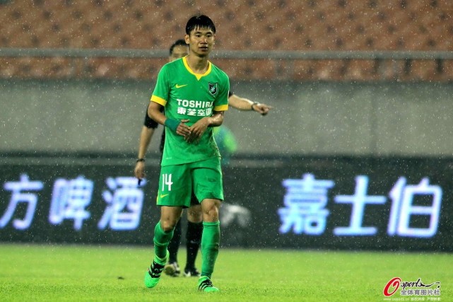 99年的他已经在中超崭露头角,80后的你还打游戏呢?