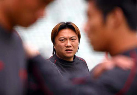 足球江湖最后的大佬,为小弟出头被刀砍,42岁单挑范大将军