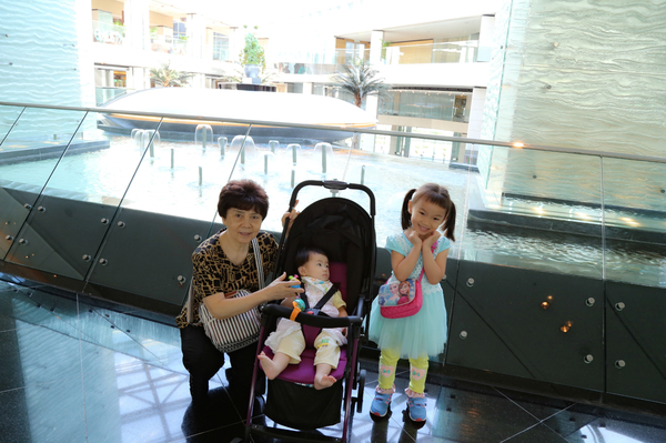 我和家婆关系*跃进大**|游妈妈咪咪嘉年华-港版美赞臣展位