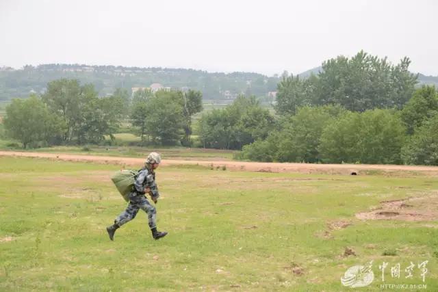 深入敌后三架武装直升机,深入敌后直升机