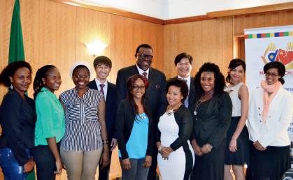 建“龙城”、被绑架、当酋长：他们冒着生命危险在非洲赚钱