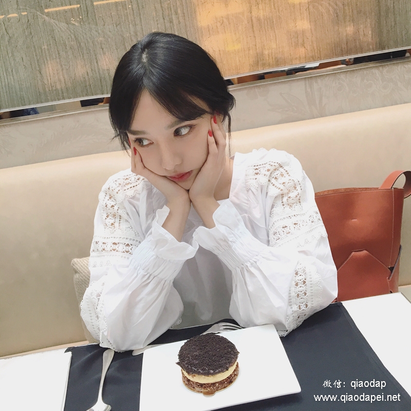 潮流的小船说翻就翻，唯独白衬衫是个永远