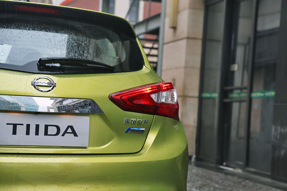 大飙车日产骐达试驾视频,东风日产骐达试车