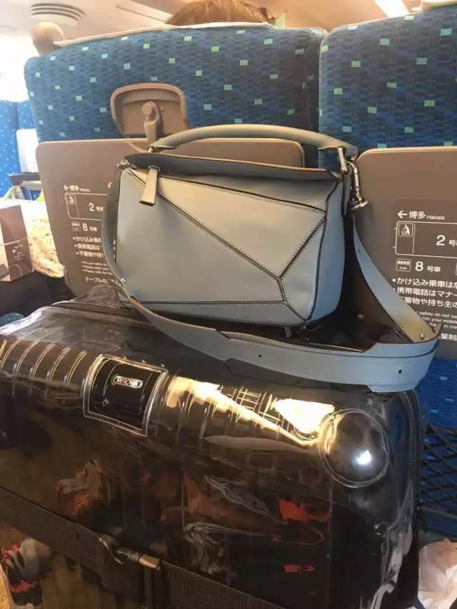 撞包也要背？这些热门包包受欢迎是有原因的