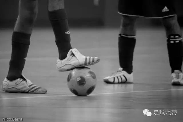 足球逆足脚怎么练,平足脚该怎么锻炼