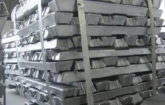 生活是不容易的且行且珍惜,生活如履薄冰且行且珍惜