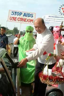 用套套挽救770万人生命!这个75岁泰国老头做到了!