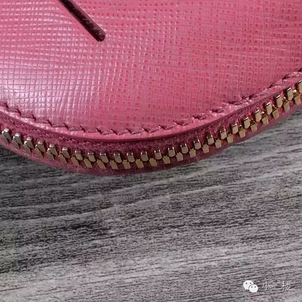 真假prada三角包,prada草编包辨真假