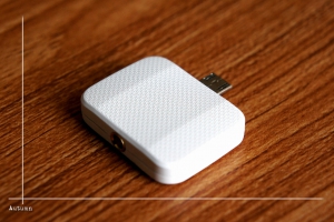 插进手机，收看电视！爱华ITV720DTMB高清电视棒试玩