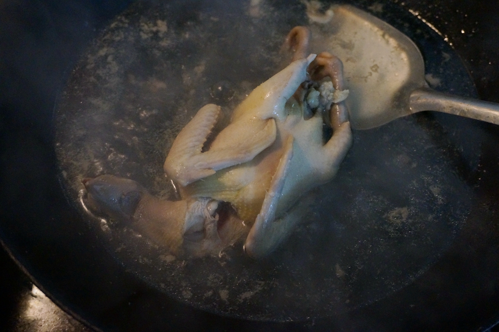 今天我狠狠心买了一只鸽子,终于知道为什么鸽子汤这么受欢迎了!