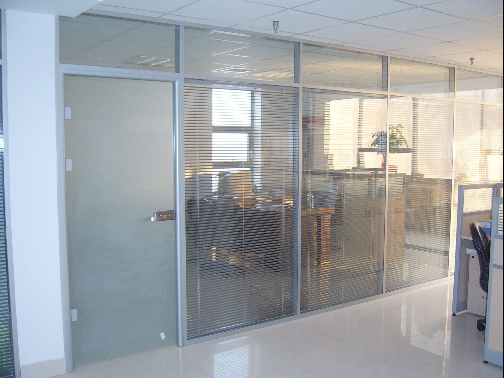 阳台窗户双层玻璃起雾解决方法,双层中空玻璃起雾怎么处理