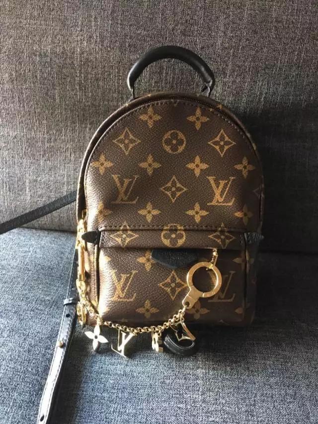 撞包也要背？这些热门包包受欢迎是有原因的