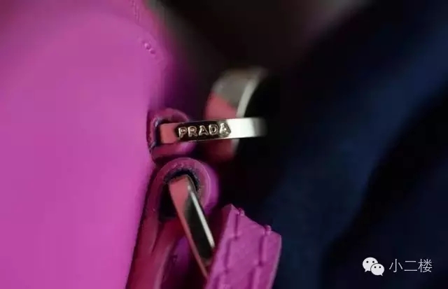 真假prada三角包,prada草编包辨真假