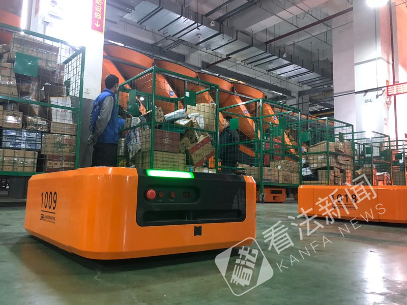 又一家物流有机器人了载重500公斤可用平板操作