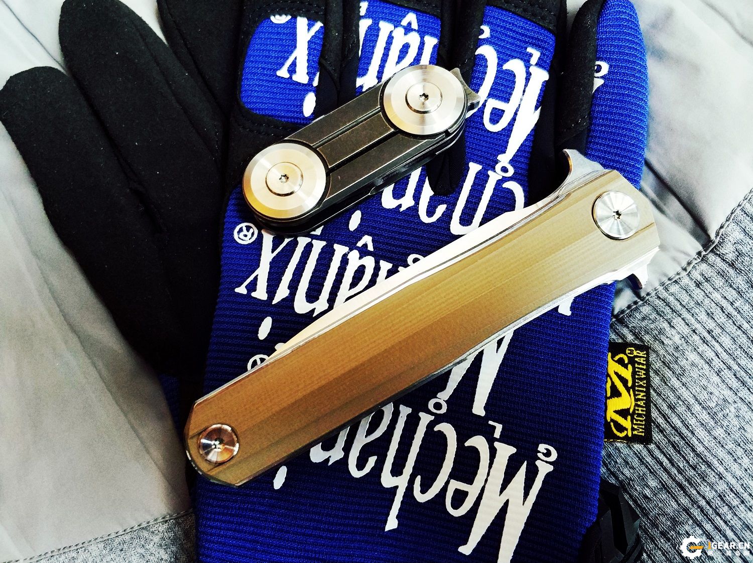 有没有一款双刃刀具，既是*刀折**，又能兼具捅刺和切削的优点呢？