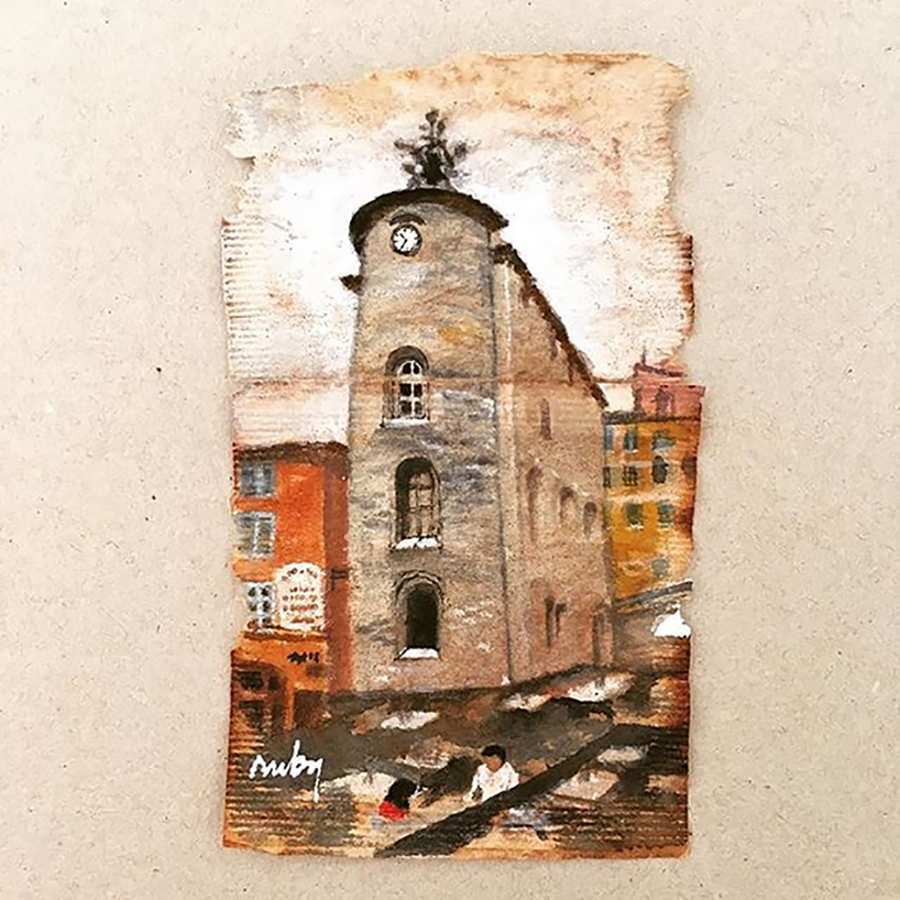 在红宝石银色的“茶包”上出现伦勃朗手持自拍杆