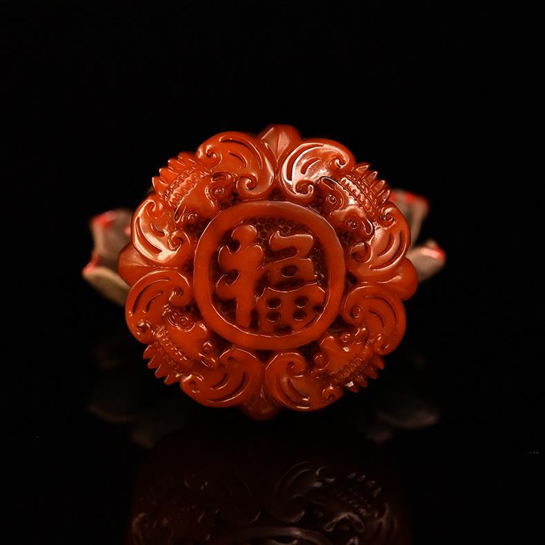 女性佩戴蜜蜡的好处及禁忌,戴琥珀蜜蜡有什么好处