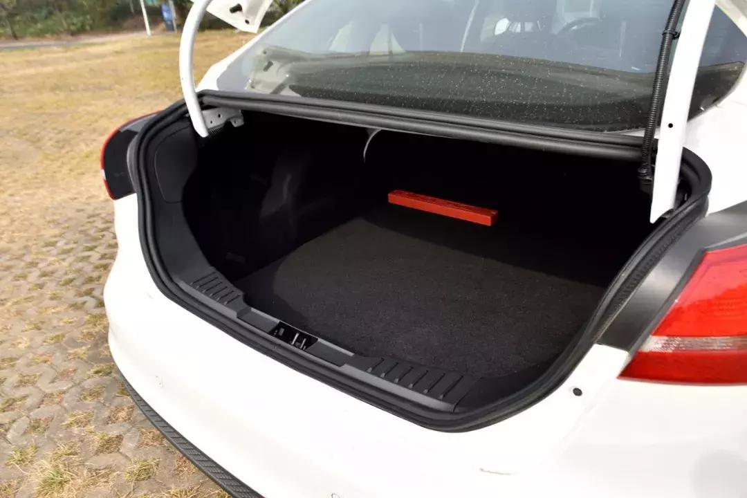 福特福克斯三厢ecoboost22款,福克斯2015款三厢ecoboost125自动