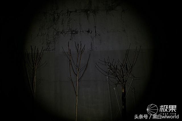 巴掌大的强光手电小钢炮,强光家用手电筒远射超亮