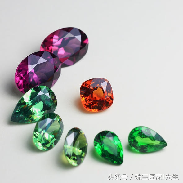 本命年戴蓝宝石还是红宝石,本命年适合戴什么宝石或水晶