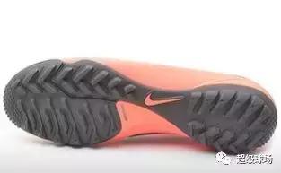 长钉足球鞋好还是碎钉足球鞋好,长钉和碎钉哪个跑得快