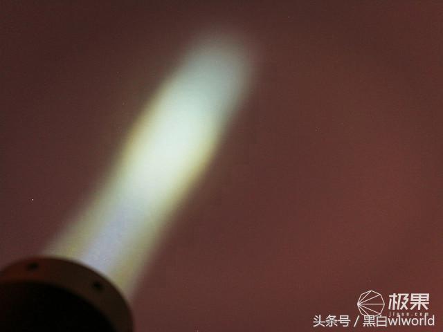 巴掌大的强光手电小钢炮,强光家用手电筒远射超亮