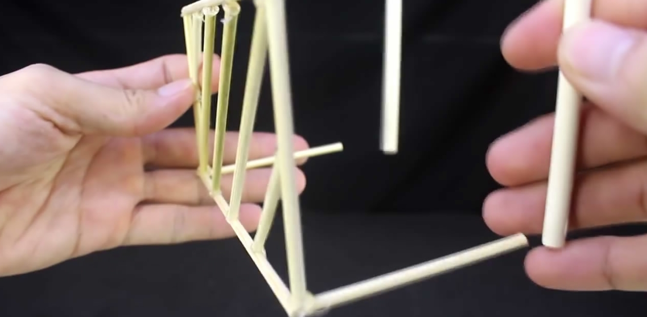 自制足球花式教程,用瓶盖做足球小游戏