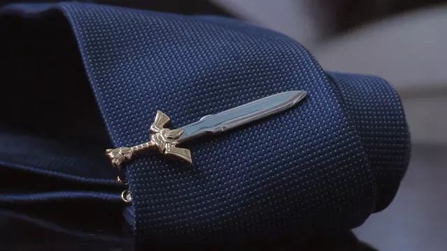 白领精英们，以后打领带可以选个游戏主题的领带夹了