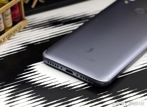 红辣椒7x手机评测,红辣椒7x千元神机全面屏助力吃鸡