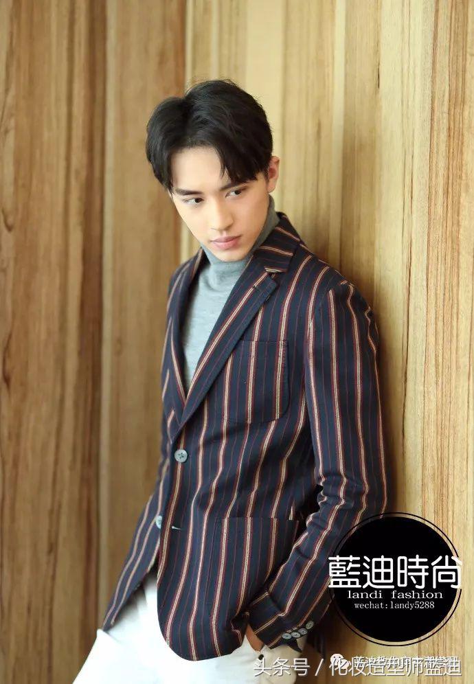 王俊凯许魏洲西装,王俊凯节目穿戏服