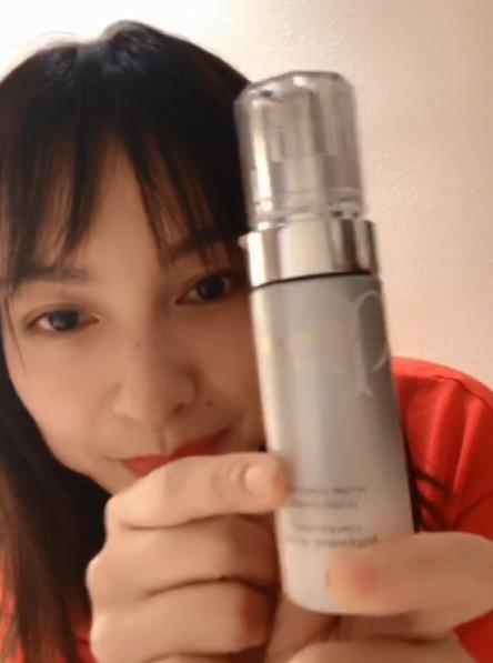 最近吴昕晒出一款的化妆水,吴昕参加活动用的什么护肤品