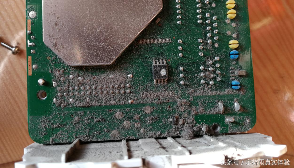 用了三年的荣耀立方路由器能有多脏，那就给他洗个澡吧！