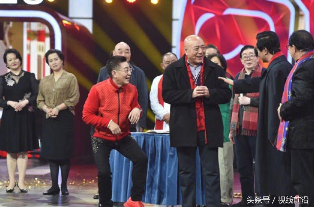 六小龄童春节联欢晚会聚首,西游记40年后聚首晚会六小龄童