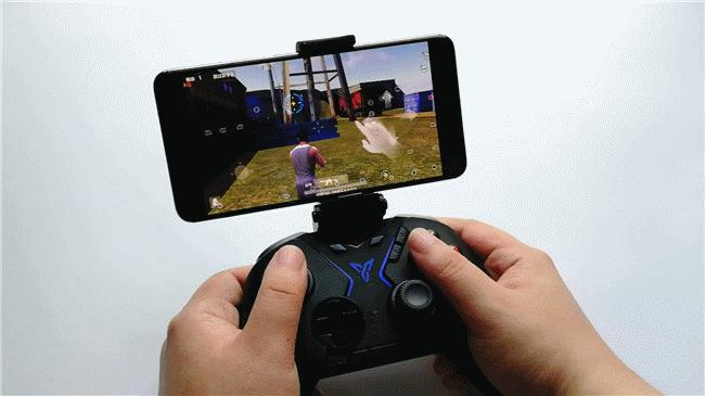 飞智八爪鱼二代手柄玩游戏,飞智八爪鱼游戏手柄推荐