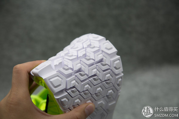 耐克骚粉篮球鞋400元以下,nike第二双鞋