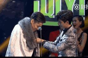 被胡歌和“小飞流”吴磊的情谊暖到了，你陪我长大，我当你臂膀